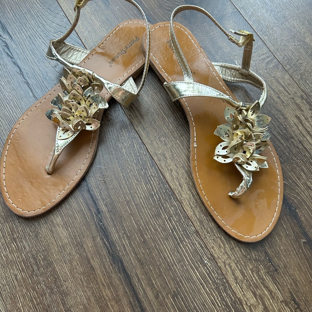 **3 FOR $12** 🛍️ LADIES GOLD FLOWERED THONG SANDALS
